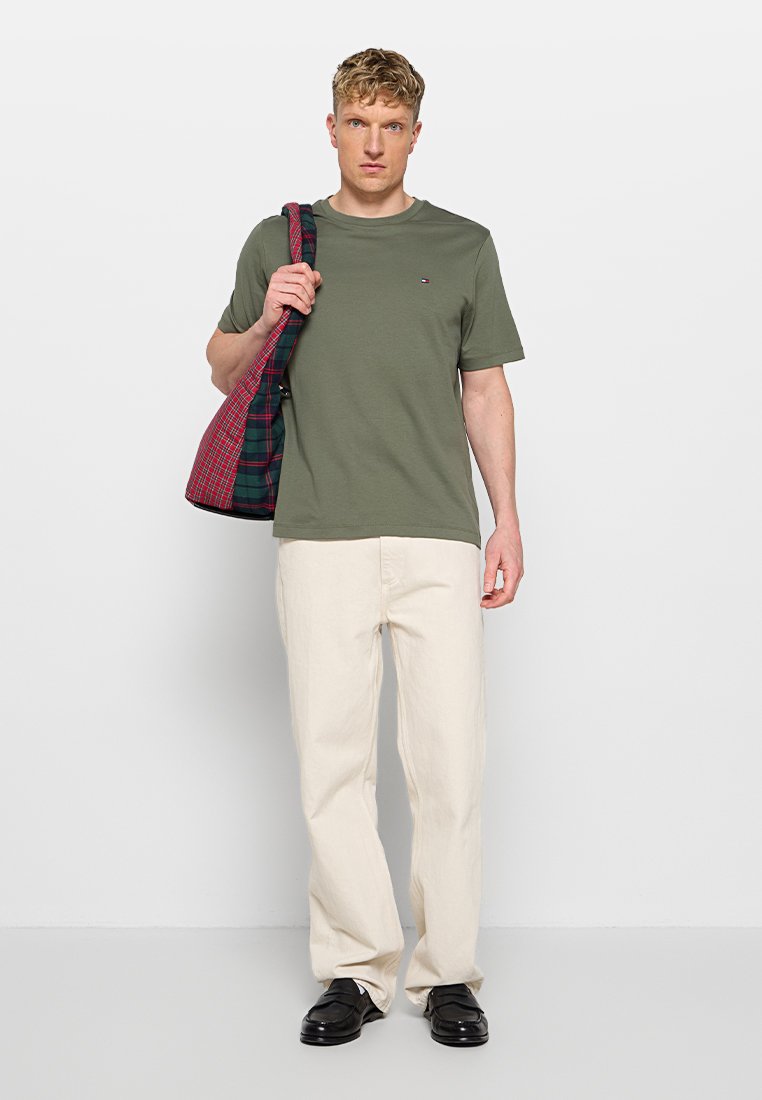 REGULAR FIT Media 2
