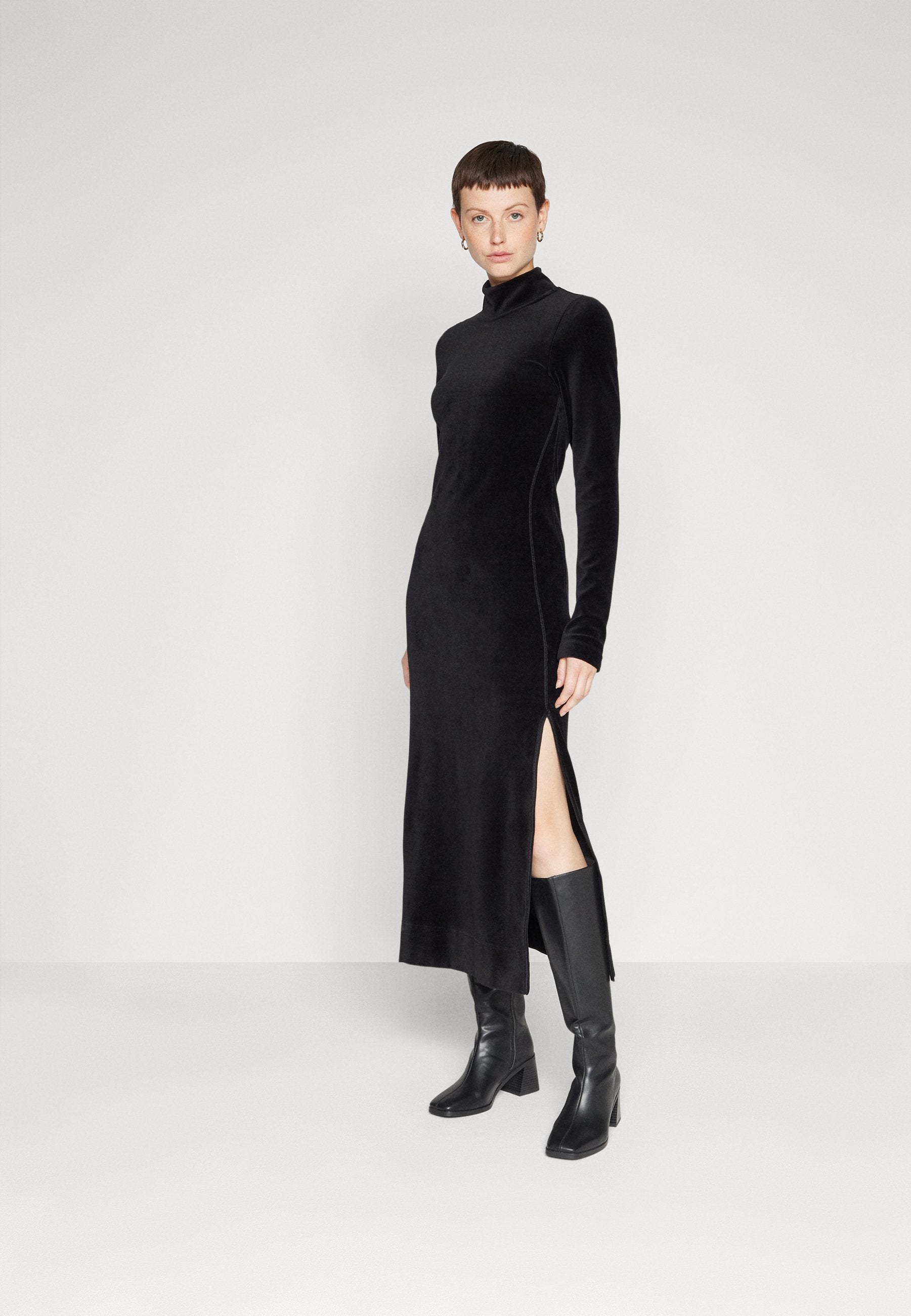 SLIT DRESS Media 3