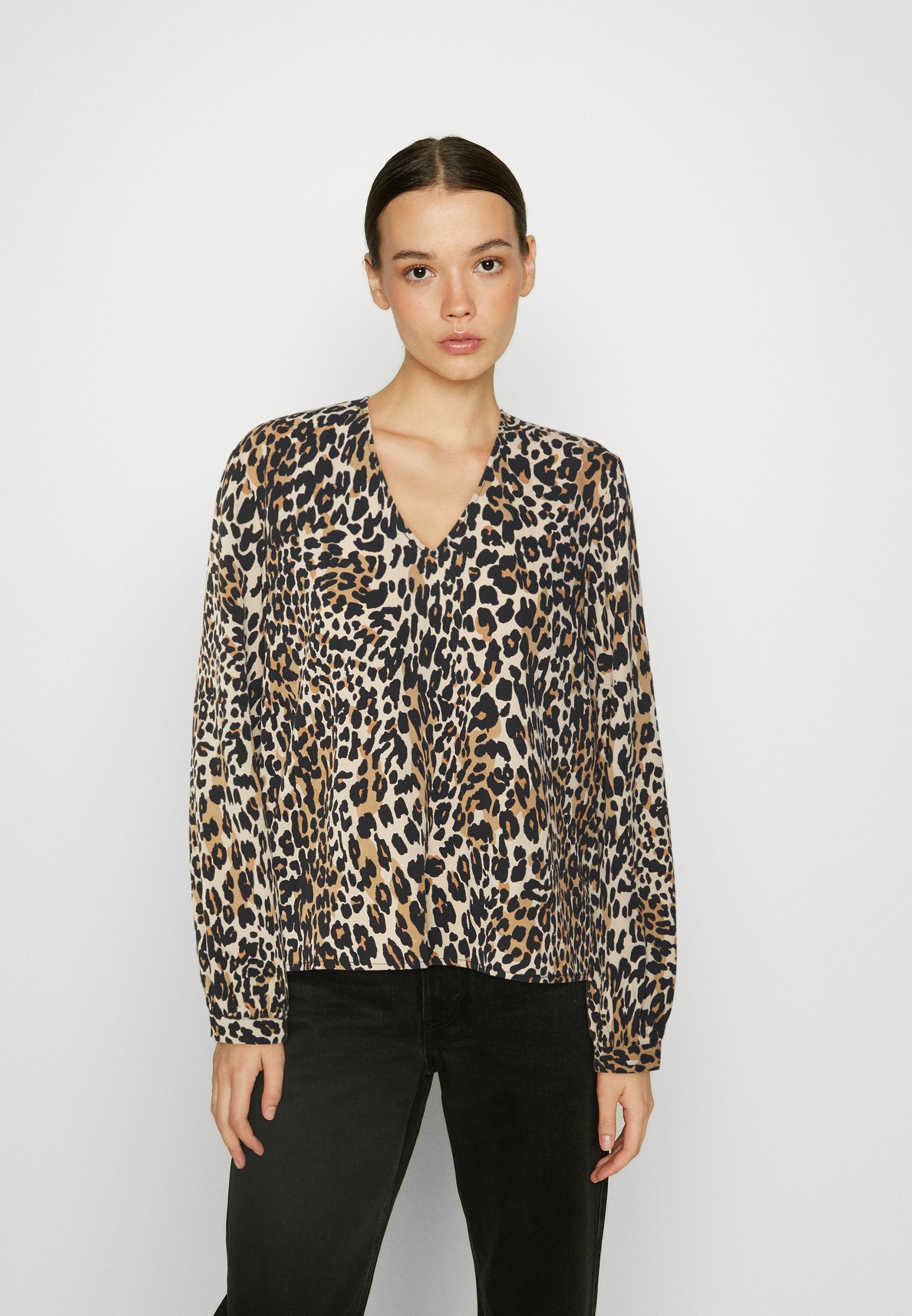 VILA VIYANA V NECK