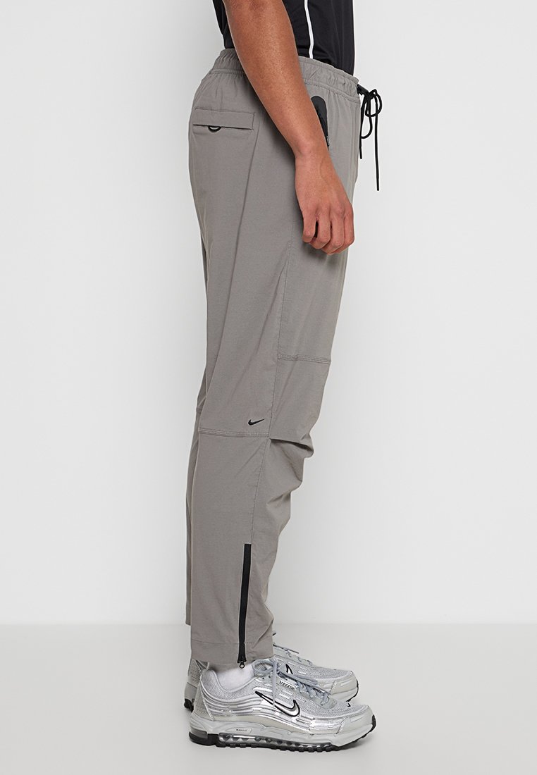 Nike Sportswear REGULAR FIT
