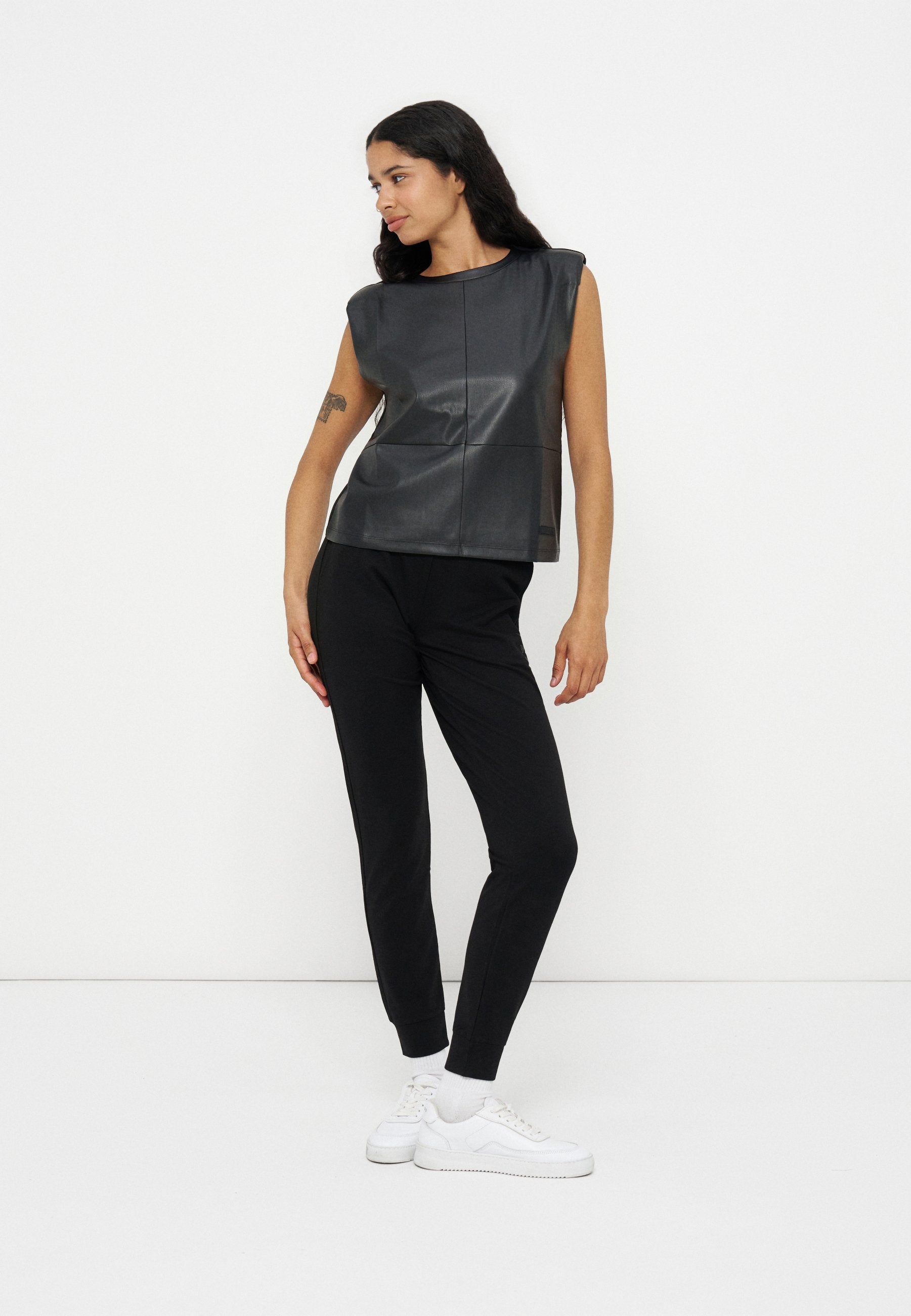 EA7 Emporio Armani Top Media 3