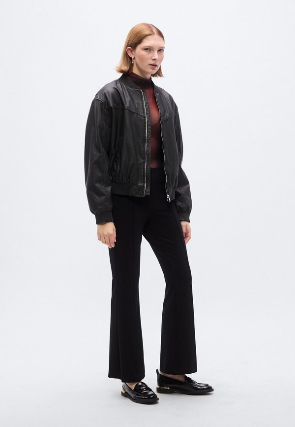 DKNY SEAM FLARE LEG