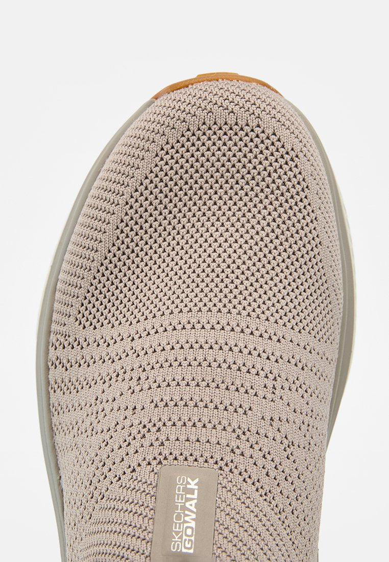 Skechers GO WALK MAX CUSHIONING ARCH FIT