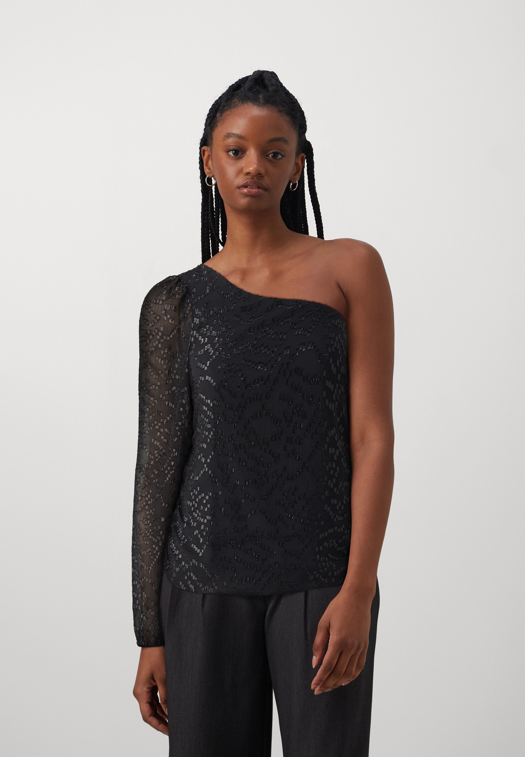 ONLSARAH ONE SHOULDER Media 3