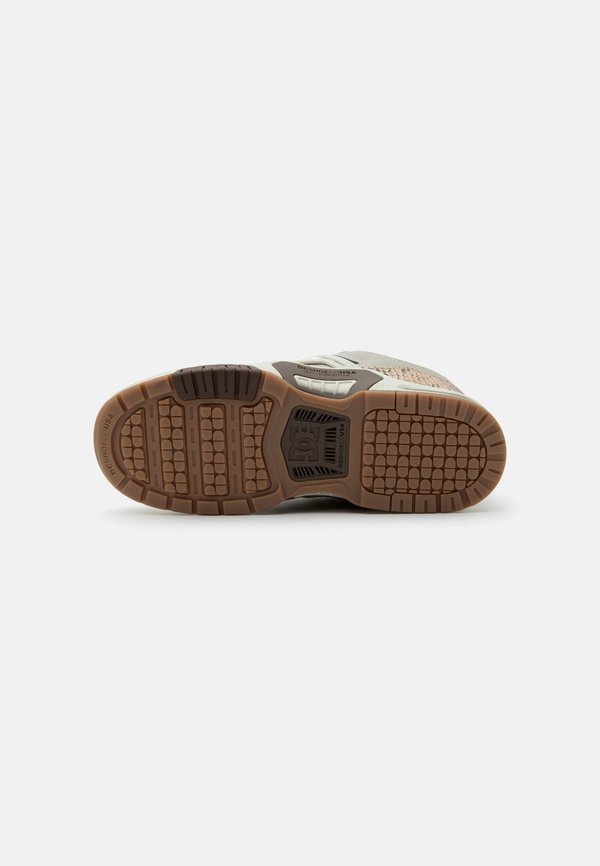 DC Shoes AT 2 SE