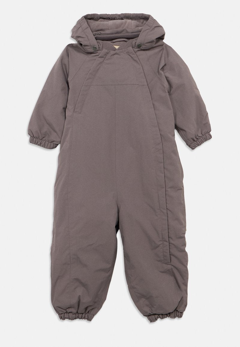Schlafanzug aus gedämpftem grauen Stoff, mit Kapuze, elastischen Bündchen und einem Reißverschluss vorne. Glatte Textur mit minimalistischem Design.