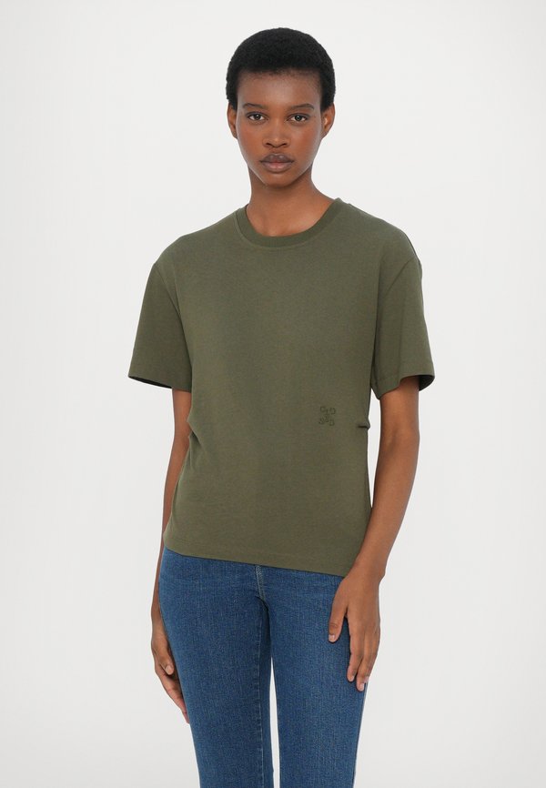 CLOSED DRAPED
