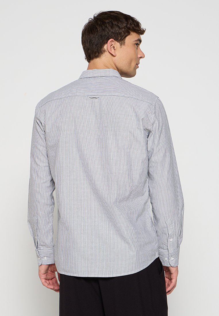 Nautica REGULAR FIT