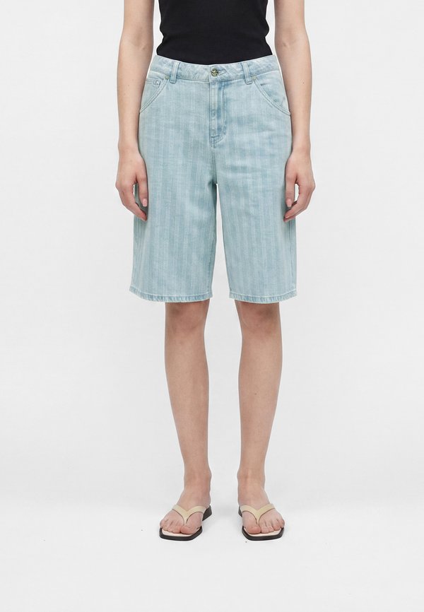 ONLY ONLCRISTA MATE - Denim shorts - light blue denim