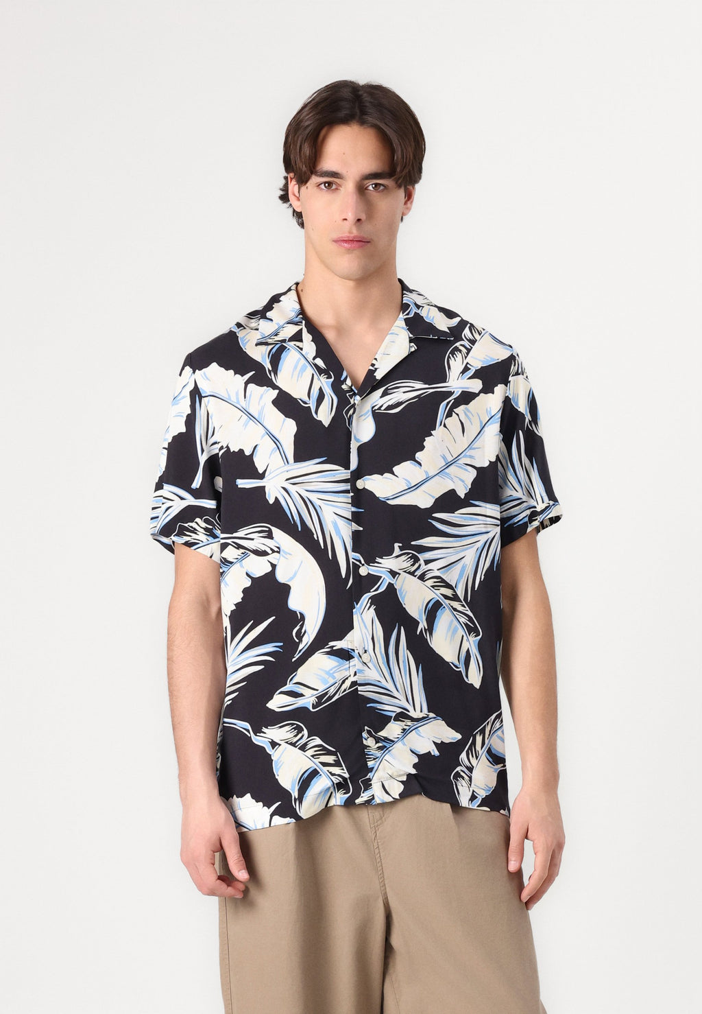 LIGHTWEIGHT LEAF SHIRT UNISEX Media 2