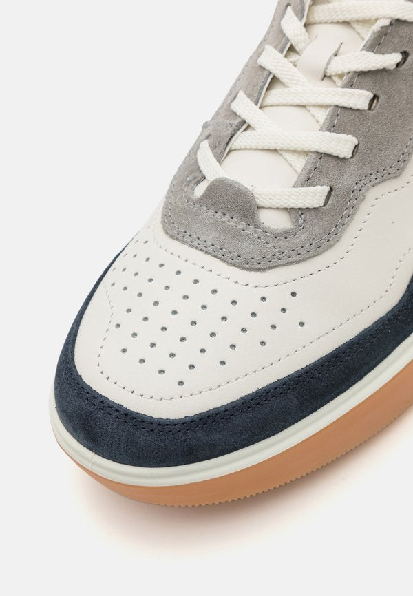 ECCO STREET COURT