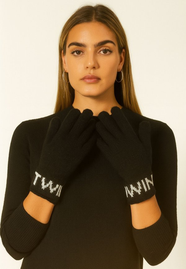 TWINSET