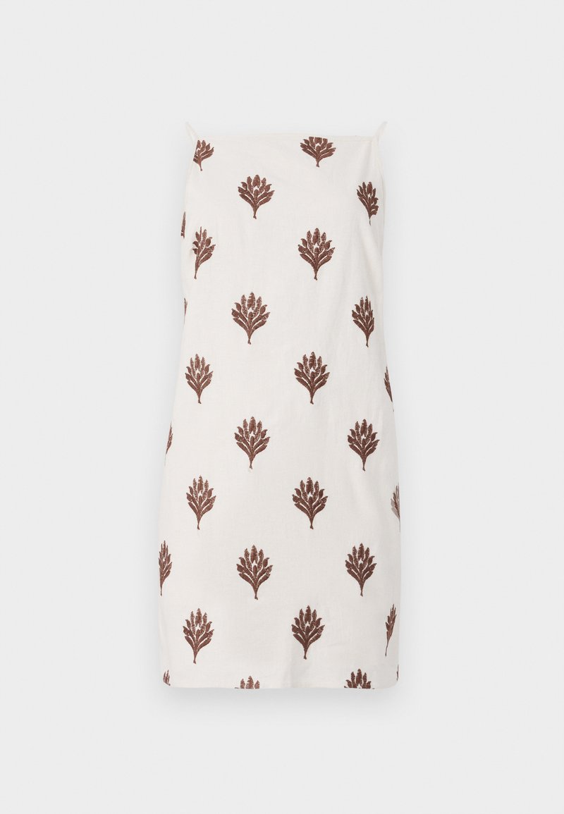 Weißes Kleid aus leichtem Stoff, mit einem Muster aus wiederholten braunen Blumenmotiven, dünnen Schulterträgern und einem geraden Schnitt.