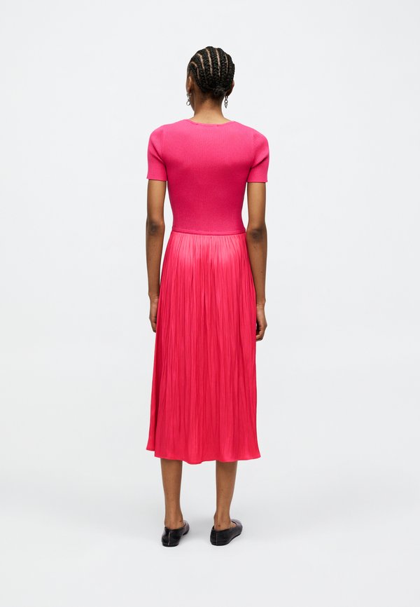 DKNY