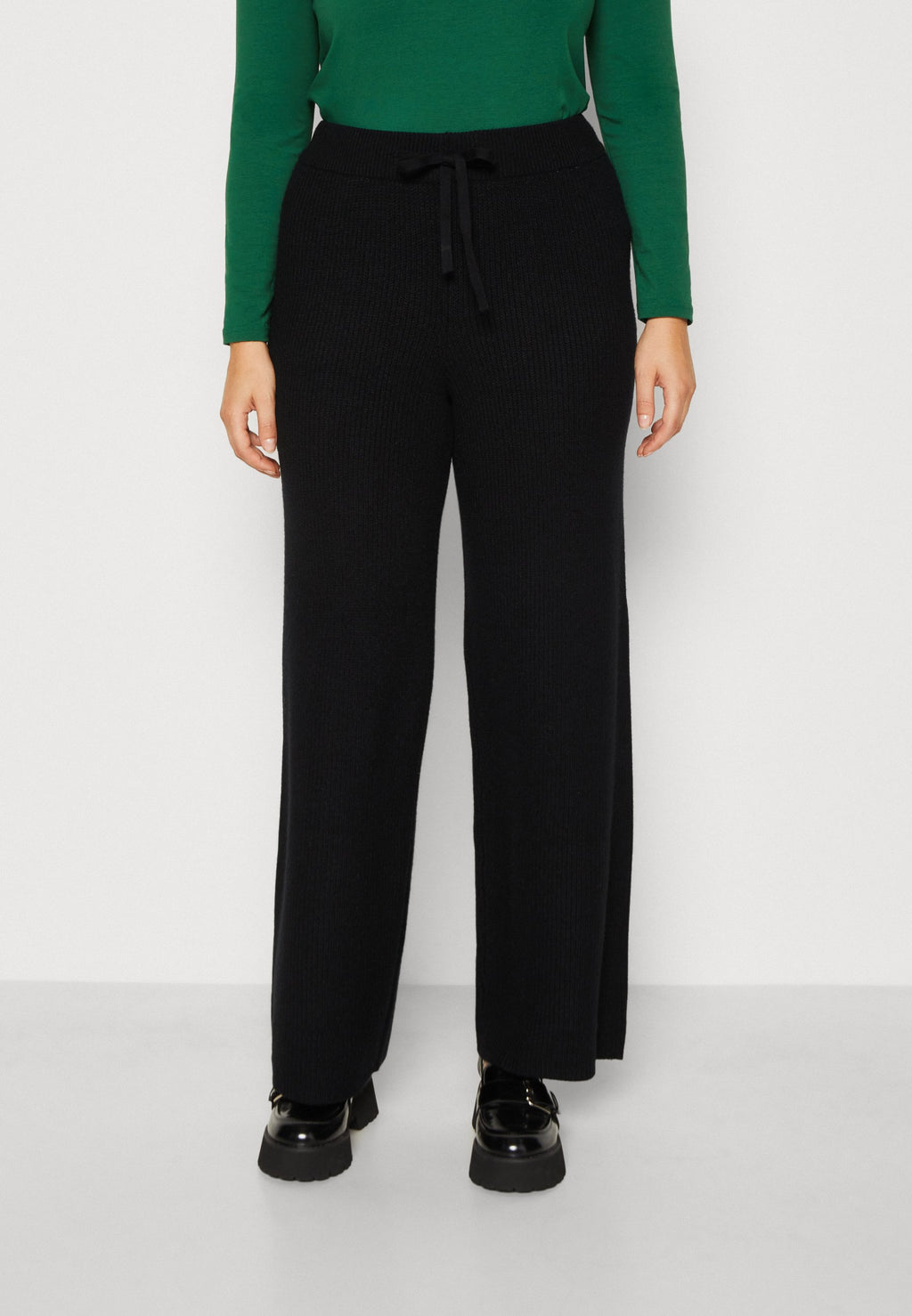 CARKATIA TROUSER Media 3