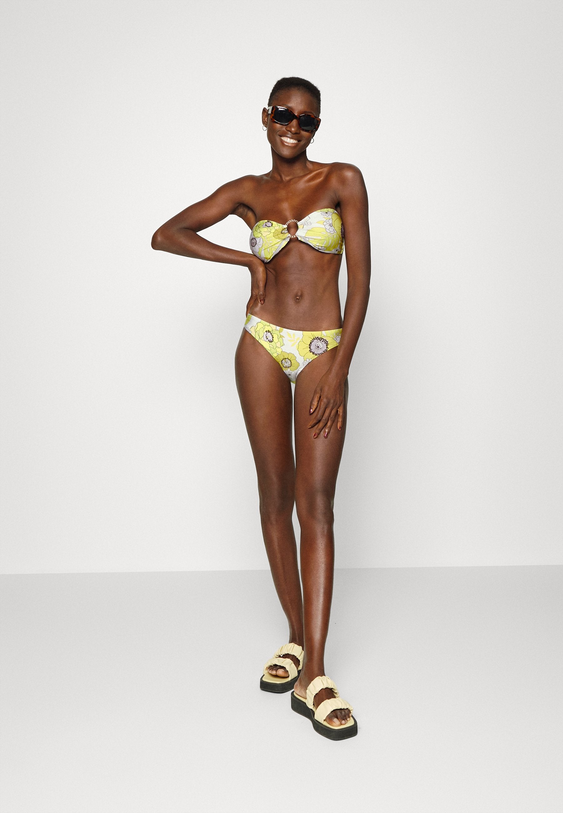 SUMMER OF LOVE RING FRONT BANDEAU Media 2