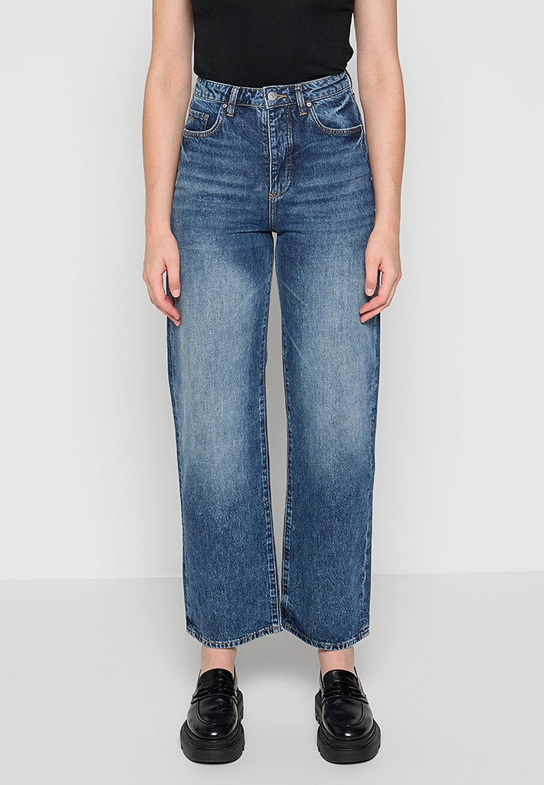 Armani Exchange Wide Leg Media 1