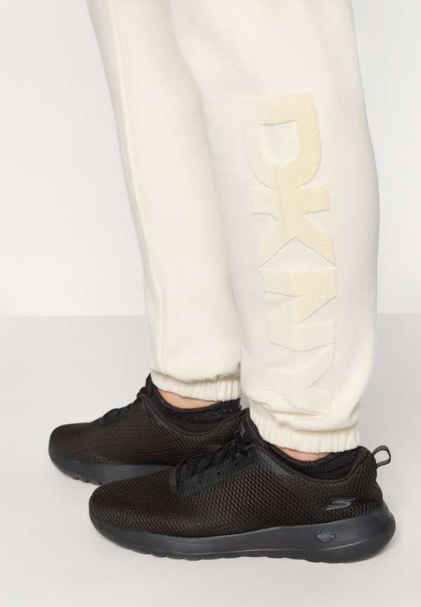 DKNY Sport