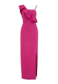 Fuchsia Midi-Kleid mit asymmetrischem Rüschendetail an der linken Schulter, figurnah geschnitten und mit einem seitlichen Schlitz für zusätzlichen Schwung.