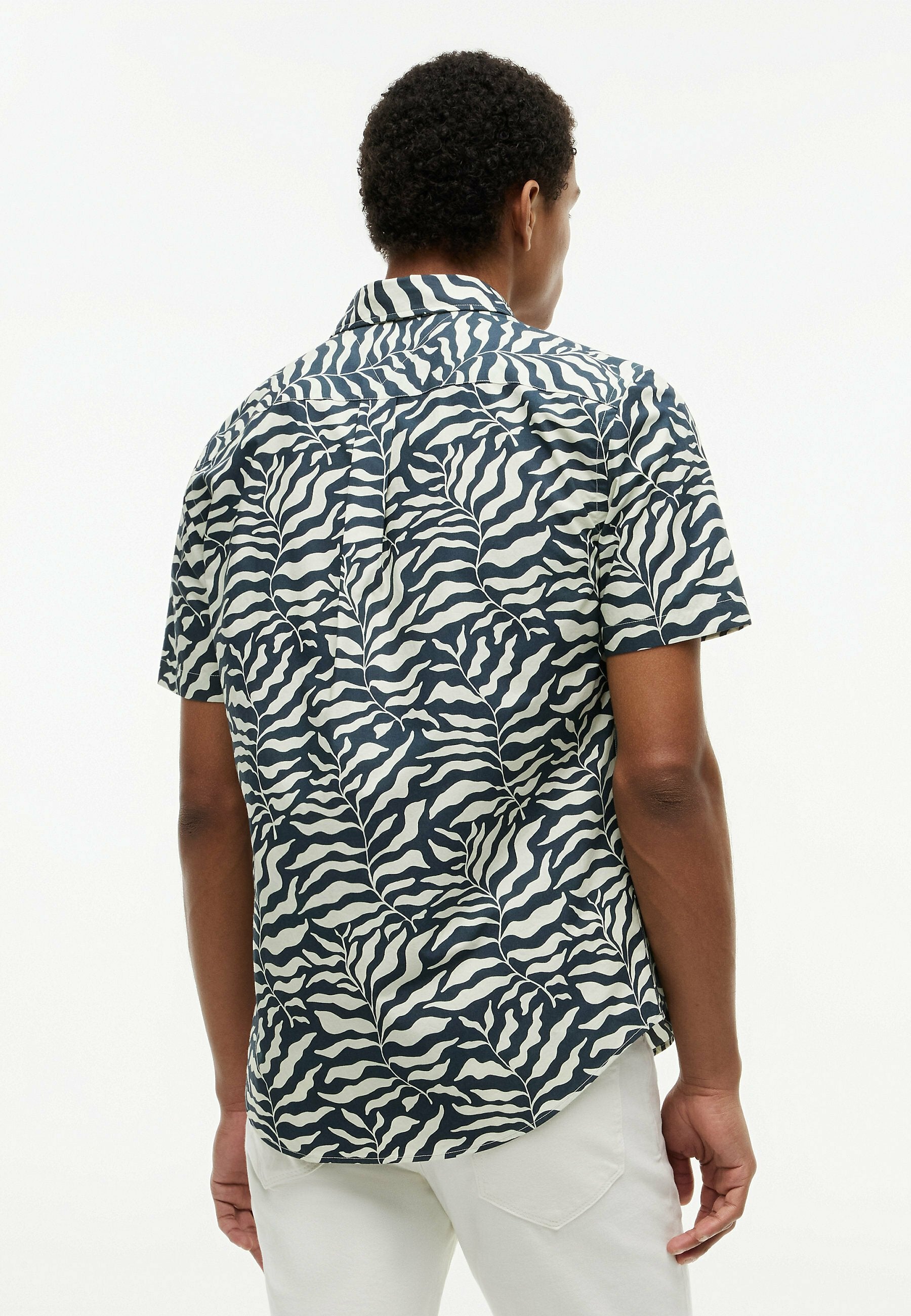 REGULAR FIT TOUCH SHORT SLEEVE Media 3