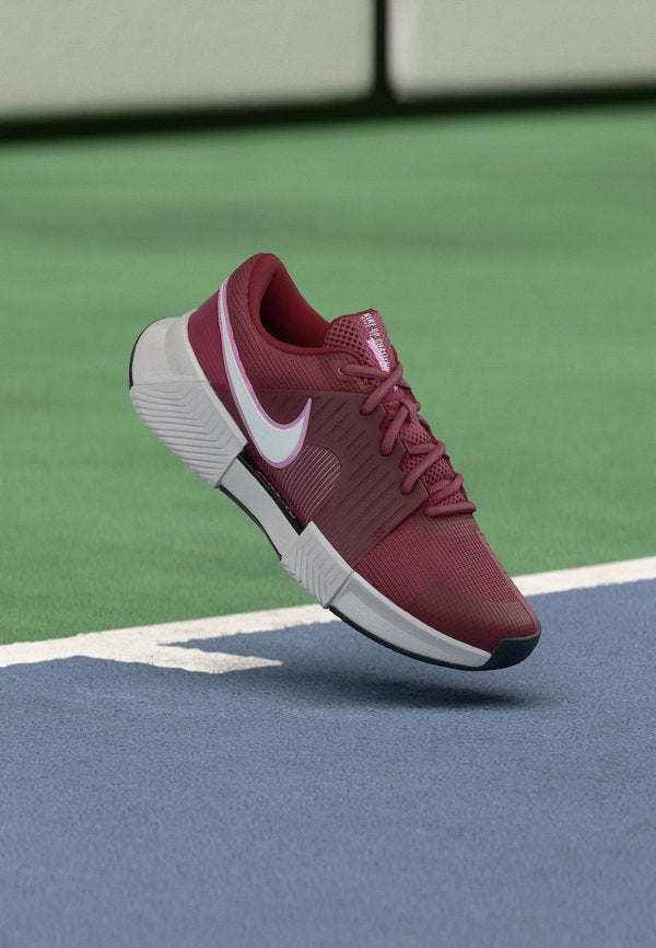 Nike Performance ZOOM GP CHALLENGE 1.5 - Multicourt tennis shoes - pink smoke/white/vast grey/black