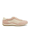 Rosa Wildleder- und Mesh-Sneaker mit abgerundeter Zehenpartie, weißen Schnürsenkeln und einem cremefarbenen Fersenakzent. Strukturiert Oberfläche mit Gummisohle.