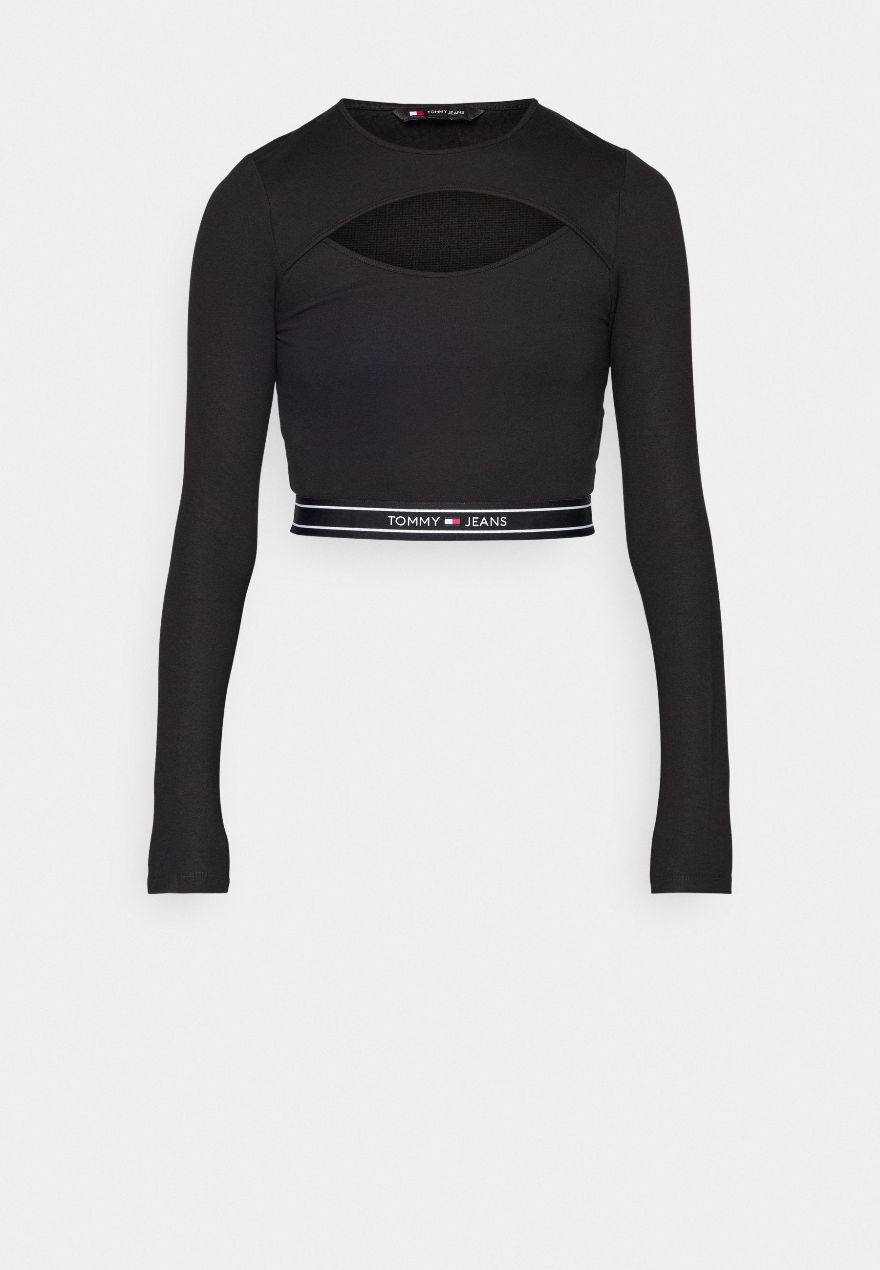 Schwarzes langärmliges Crop-Top mit einem Frontauschnitt und elastischem Saum, versehen mit weißem "Tommy Jeans" Branding und Logo.