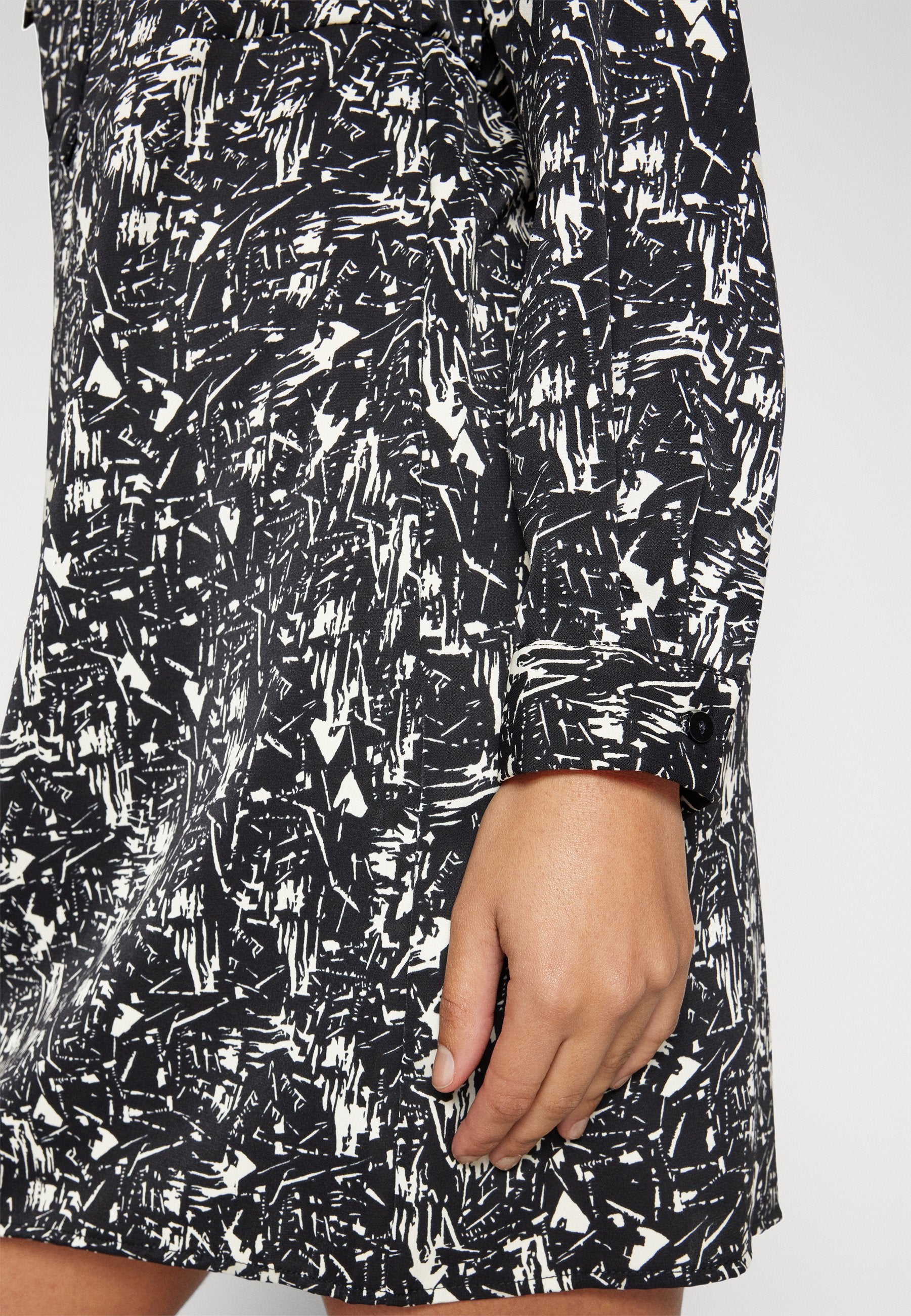 ONLDALINA SHORT DRESS Media 6