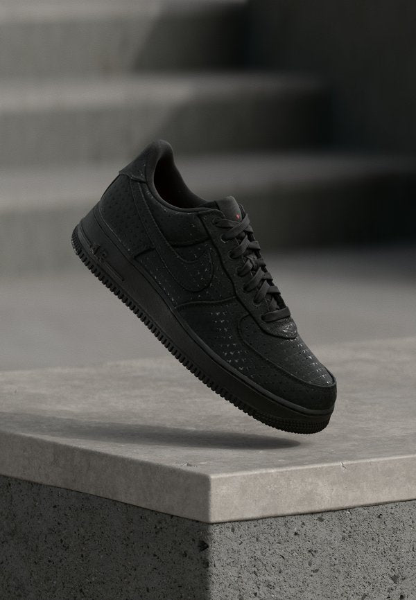 Nike Sportswear AIR FORCE 1 RETRO VALENTINE - Trainers - black/university red