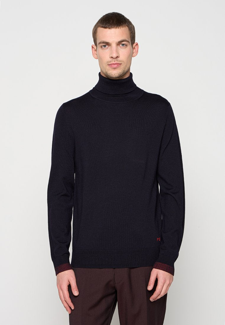 Marineblauer Rollkragenpullover mit gerippter Struktur, langen Ärmeln und kontrastierenden weinroten Akzenten an Bündchen und Saum.