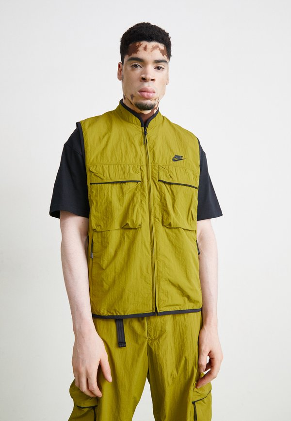Nike Sportswear TECH WOVEN VEST - Waistcoat - pacific moss/black