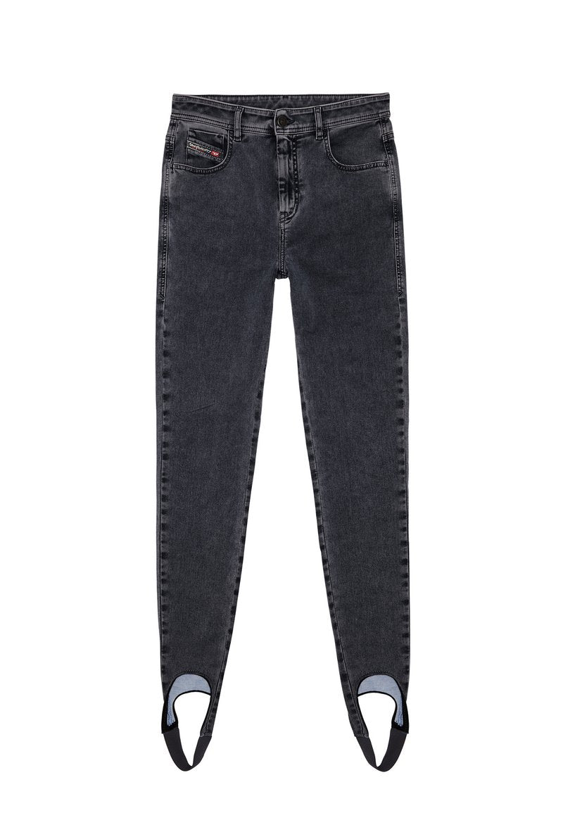 Schwarze enge Jeans aus Denim mit hoher Taille, ausgestattet mit zwei vorderen Taschen und einzigartigen, ausgeschnittenen Säumen aus kontrastierendem blauen Stoff.