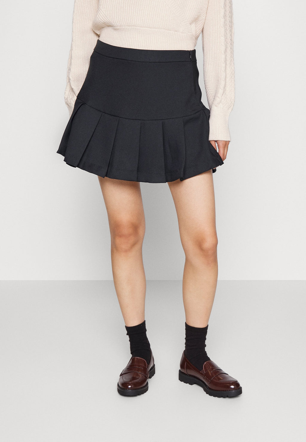 ONLMILAN SHORT PLEAT SKIRT Media 3