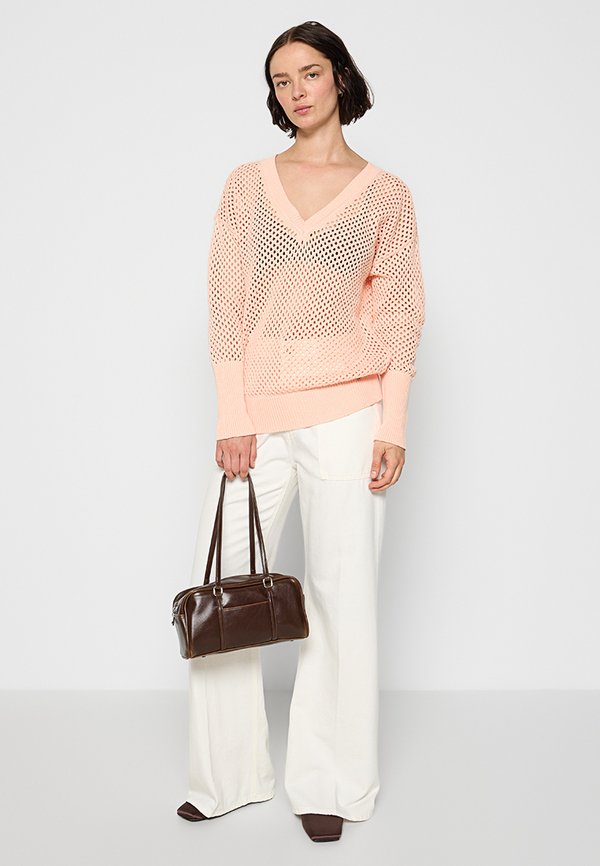 DKNY