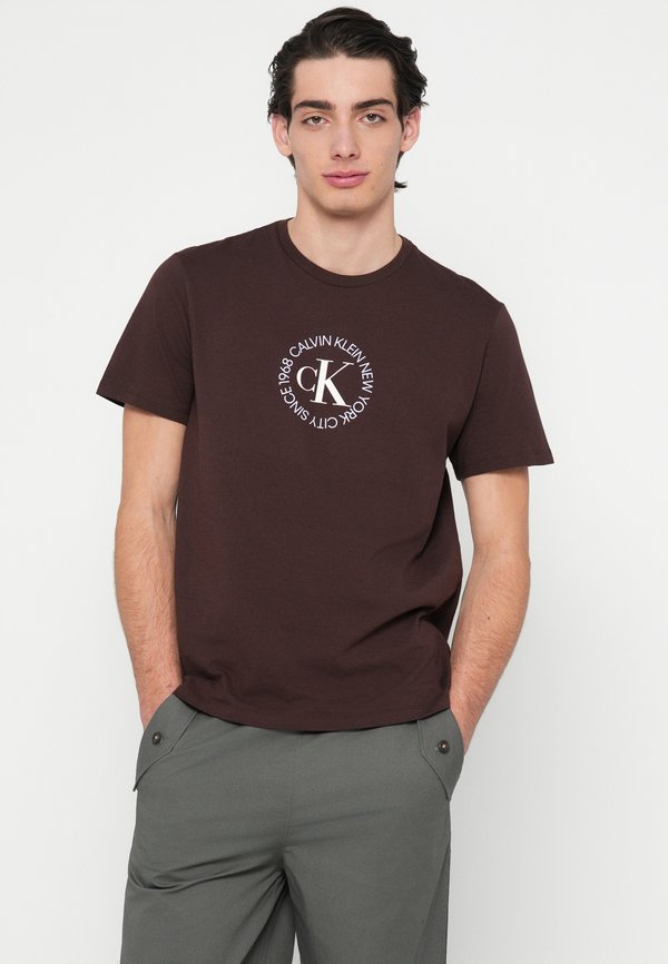 Calvin Klein Jeans WORD CIRCLE
