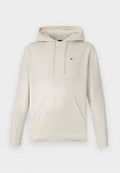 Hellbeiger Kapuzensweatshirt mit Fronttasche und Kordelzügen, mit kleinem rot-weiß-blauem rechteckigem Logo auf der Brust.