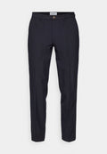 Navy-Hosen aus glattem Stoff, mit einem einzelnen Knopfverschluss, Gürtelschlaufen und schmal zulaufenden Beinen mit polierter Oberfläche.
