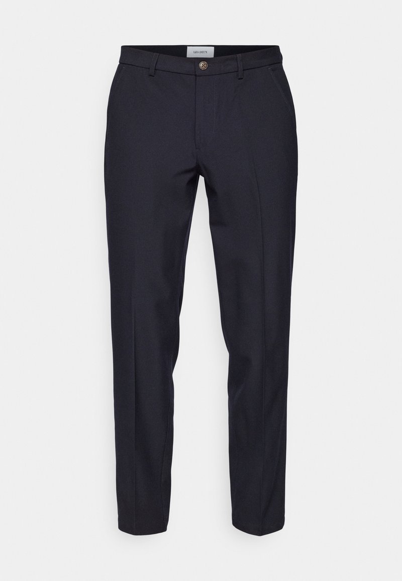 Navy-Hosen aus glattem Stoff, mit einem einzelnen Knopfverschluss, Gürtelschlaufen und schmal zulaufenden Beinen mit polierter Oberfläche.