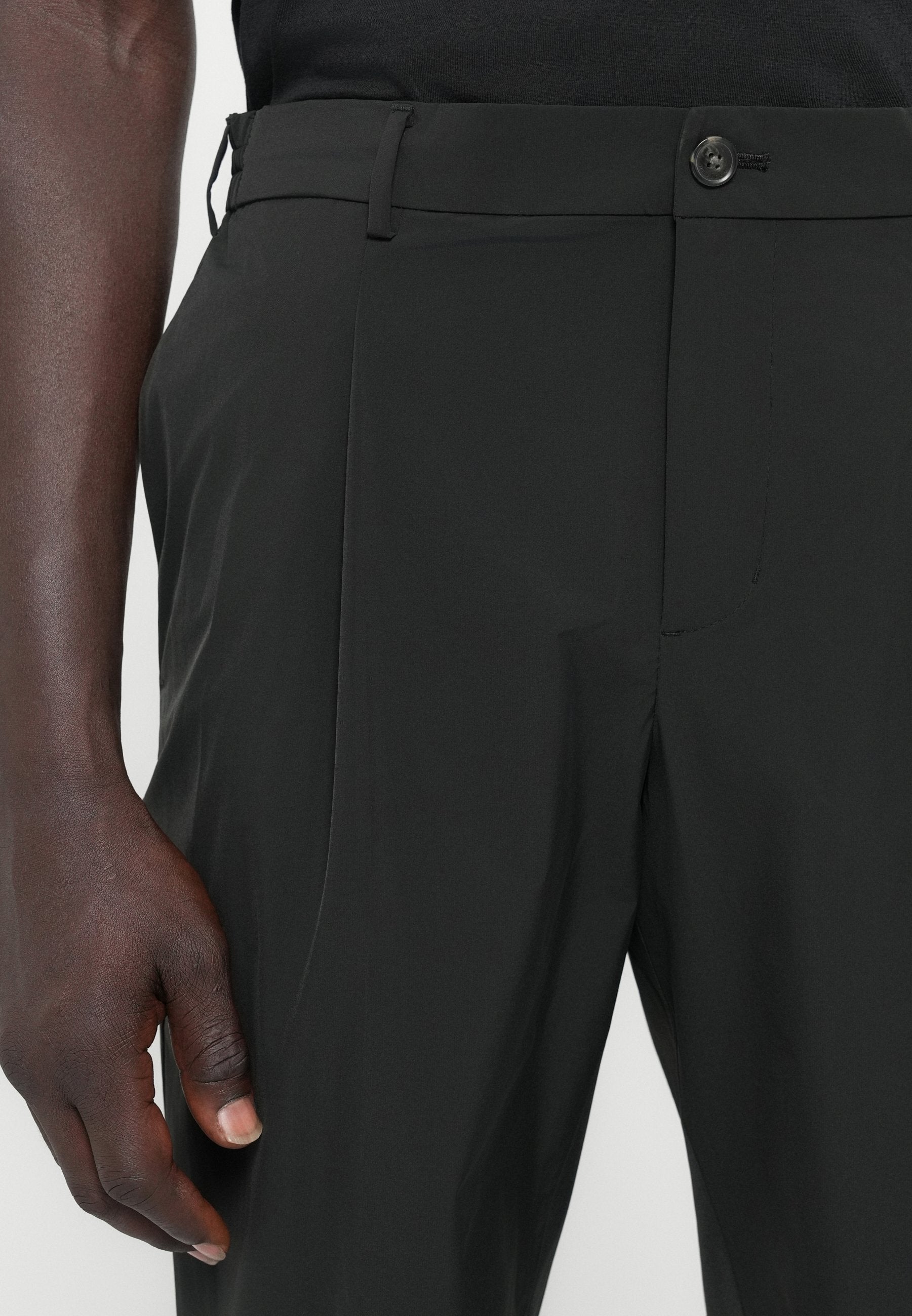 PERFORMANCE SMART CASUAL PACKABLE TROUSERS Media 6