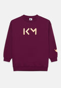 Bordeauxfarbenes Sweatshirt mit einem großen beigen "KM"-Logo auf der Front und strukturierten orangefarbenen Akzenten an den Ärmeln. Elastische Bündchen und Saum.