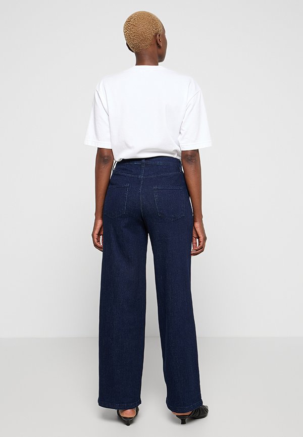 DKNY