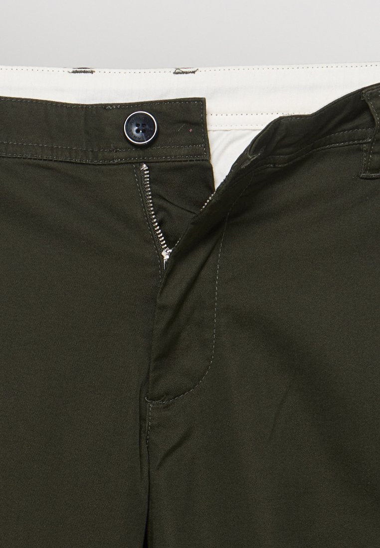 Armani Exchange Chino Media 4