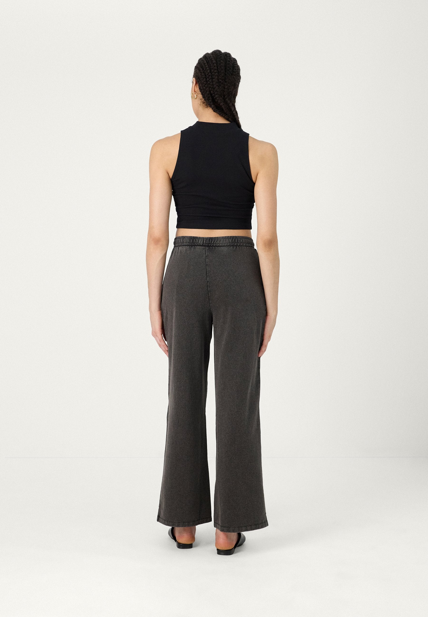 ONLNELLY PANT Media 4