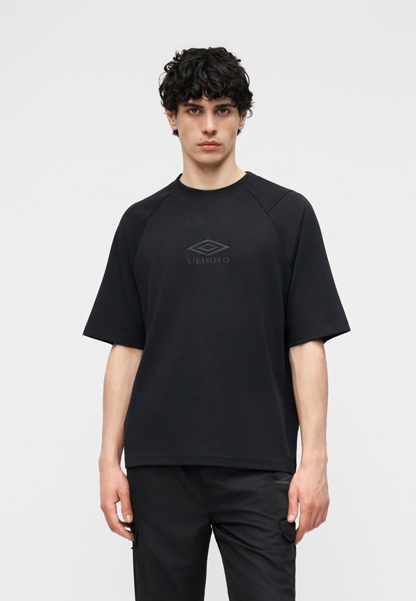 Umbro ICONIC BOXY TEE