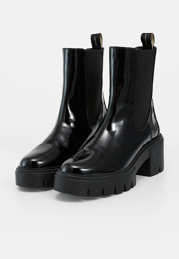 Stuart Weitzman SOHO