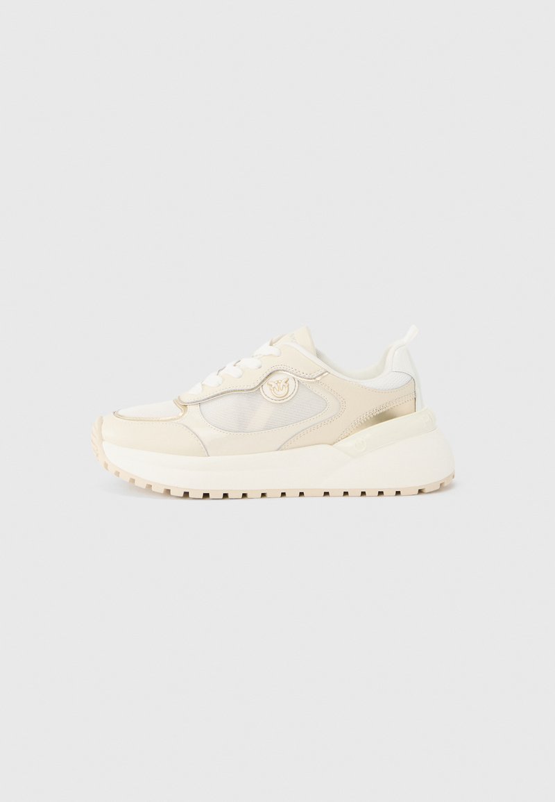 Beiger und weißer Sneaker mit Mesh-Akzenten, glattem Leder und einer strukturierten Sohle. Verfügt über ein rundes Logo und ein Schnürdesign.