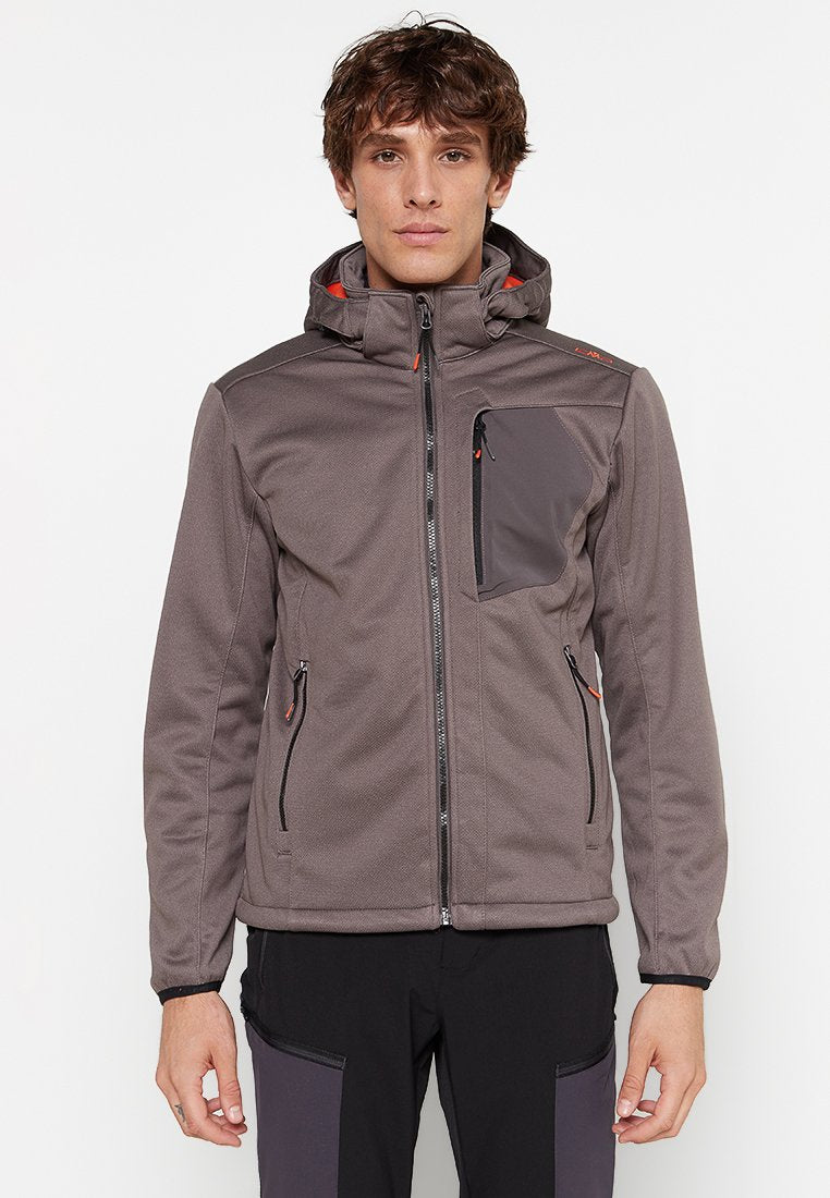 Graue, kapuzenjacke mit einem Frontreißverschluss, zwei seitlichen Taschen und einer Brusttasche. Strukturierter Stoff mit orangefarbenen Akzenten und glatten Paneelen.
