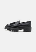 Stuart Weitzman NOLITA TASSEL LOAFER