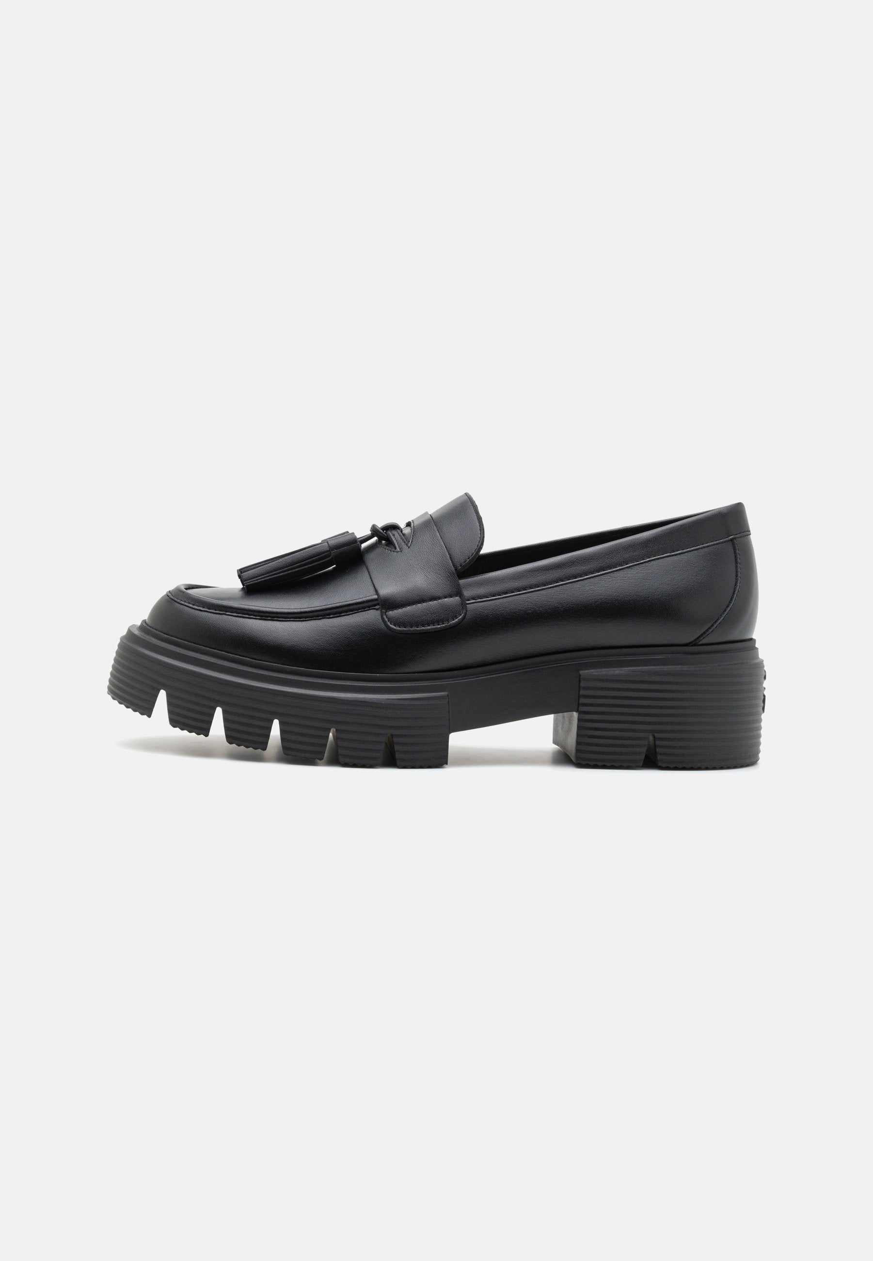 Stuart Weitzman NOLITA TASSEL LOAFER