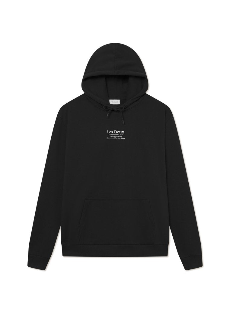 Schwarzer Kapuzenpullover aus weichem Stoff, mit einer Kängurutasche und einem weißen Aufdruck-Logo auf der Brust. Normale Passform mit Kordelzugkapuze.